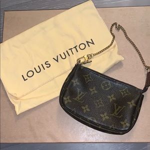 Louis Vuitton pochette pouch